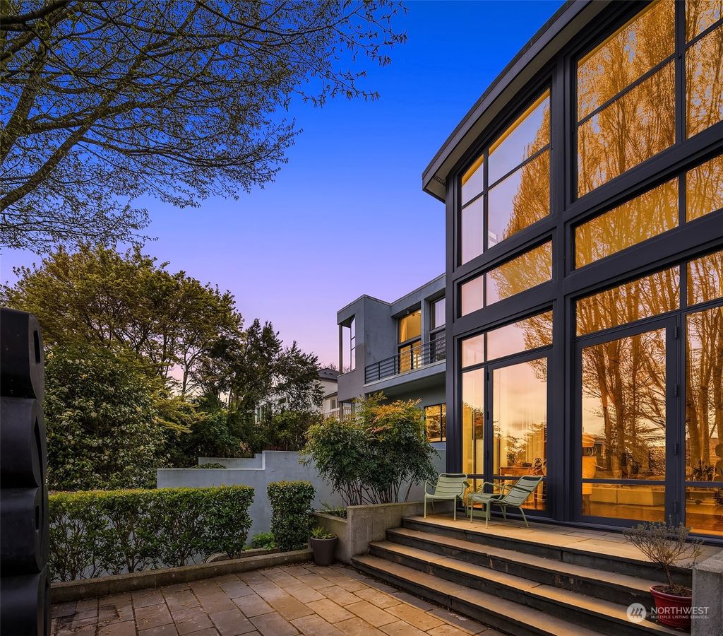 Photo of 1423 McGilvra Boulevard E, Seattle, WA 98112 (MLS # 2038034)