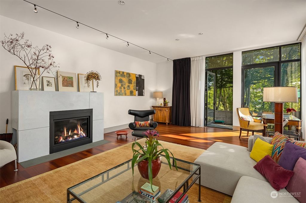 Photo of 1423 McGilvra Boulevard E, Seattle, WA 98112 (MLS # 2038034)