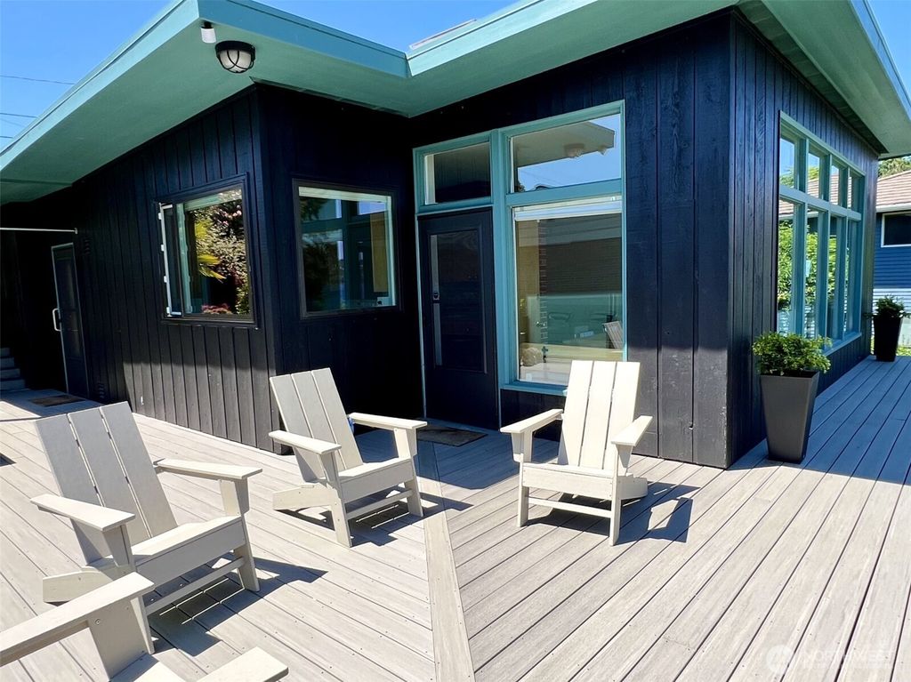 Photo of 10846 Garden Pl S Pl, Seattle, WA 98178 (MLS # 2387158)