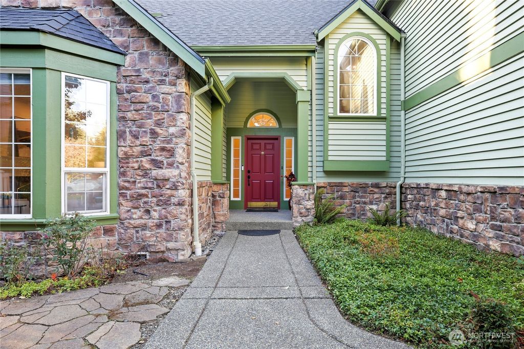Photo of 2541 Lynnwood Avenue NE, Renton, WA 98056 (MLS # 2444402)