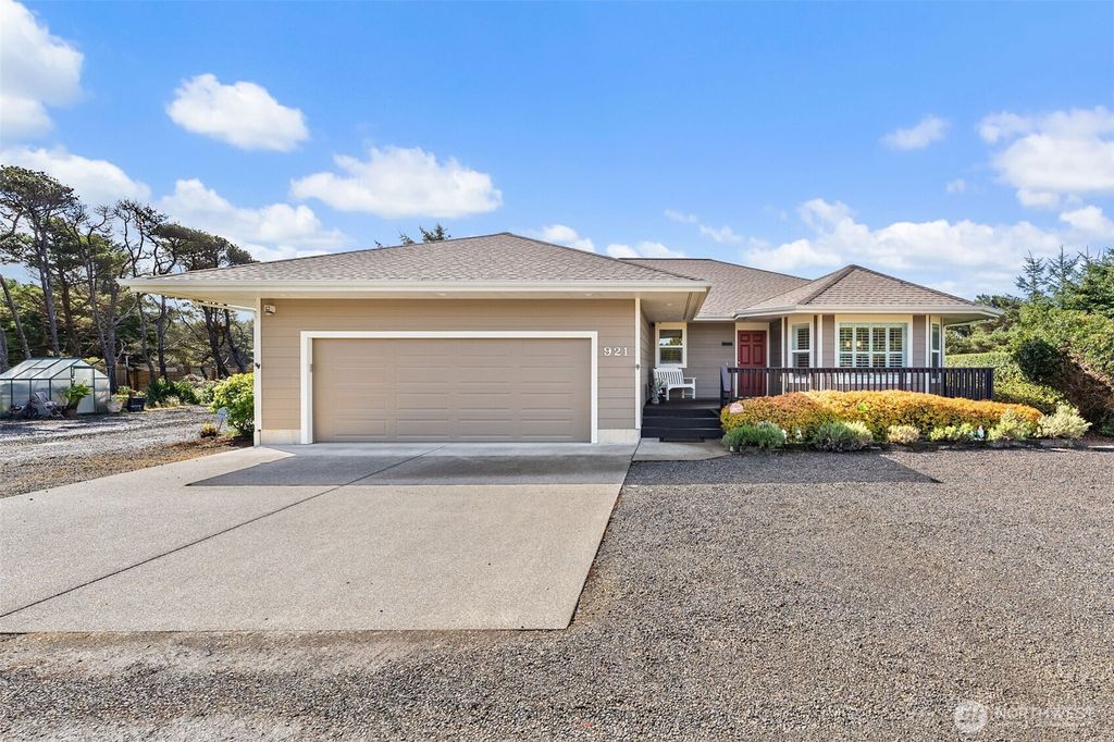 Photo of 921 Pheasant Run, Westport, WA 98595 (MLS # 2497867)