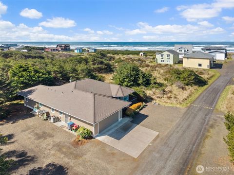 Photo of 921 Pheasant Run, Westport, WA 98595 (MLS # 2497867)