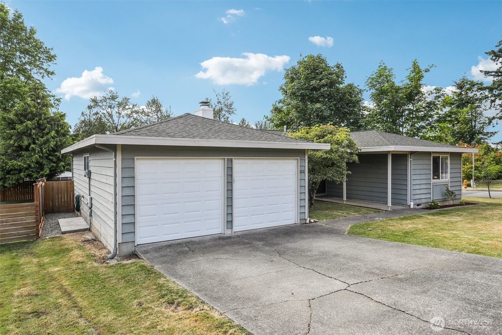 Photo of 2521 Smithers Avenue S, Renton, WA 98055 (MLS # 2396251)