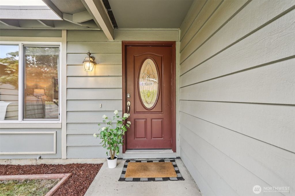 Photo of 2521 Smithers Avenue S, Renton, WA 98055 (MLS # 2396251)