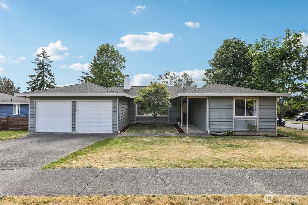Photo of 2521 Smithers Avenue S, Renton, WA 98055 (MLS # 2396251)