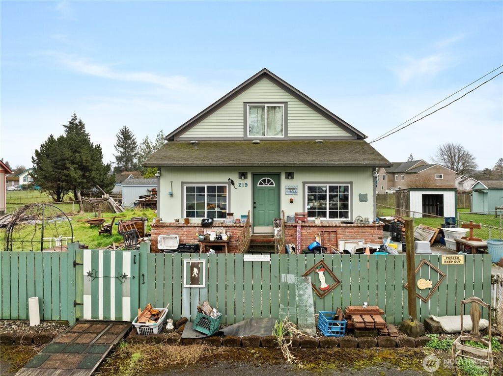 Photo of 219 E Curtis Street, Aberdeen, WA 98520 (MLS # 2461034)