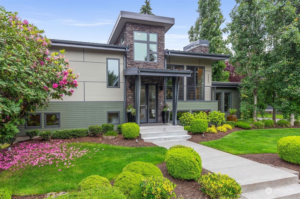Photo of 1335 3rd Street, Kirkland, WA 98033 (MLS # 2234154)