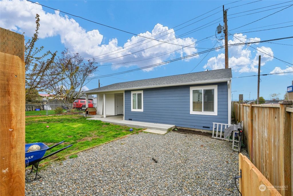 Photo of 1217 Lombard Avenue #B, Everett, WA 98201 (MLS # 2058972)