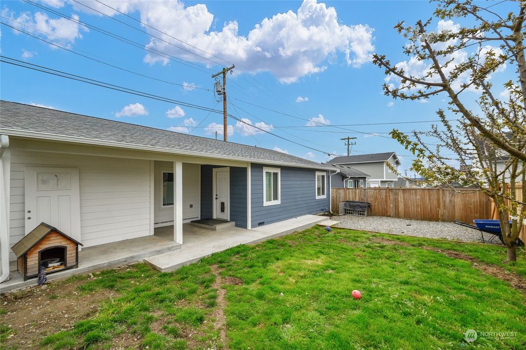 Photo of 1217 Lombard Avenue #B, Everett, WA 98201 (MLS # 2058972)