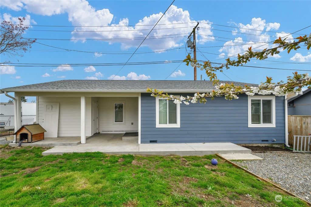 Photo of 1217 Lombard Avenue #B, Everett, WA 98201 (MLS # 2058972)