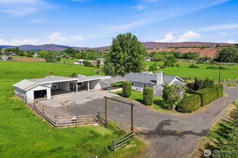Photo of 13608 Wide Hollow Road, Yakima, WA 98908 (MLS # 2536072)