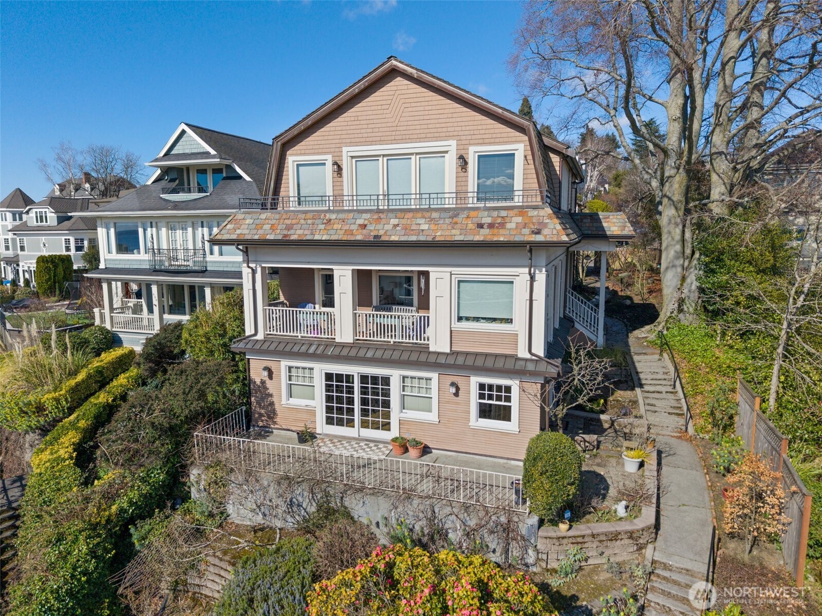 604 W Kinnear Place