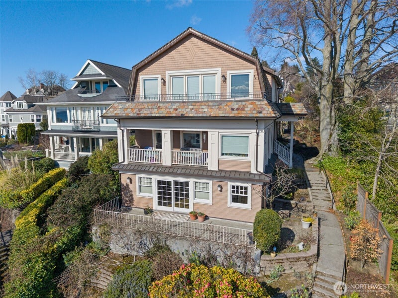 604 W Kinnear Place