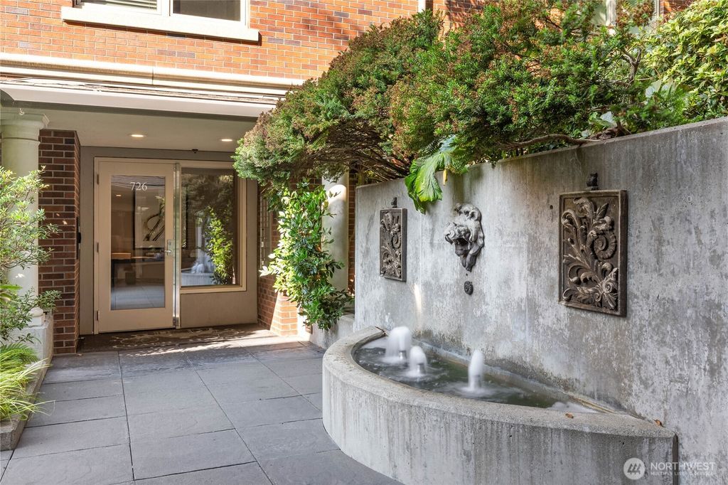 Photo of 726 Boylston Avenue E #9, Seattle, WA 98102 (MLS # 2428604)