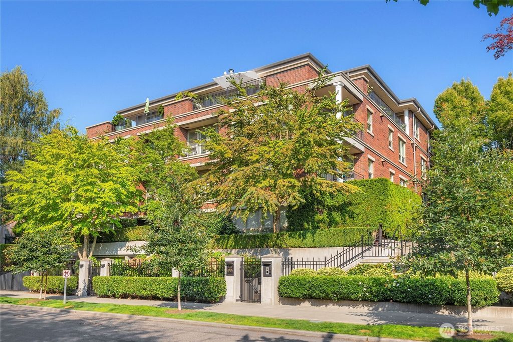 Photo of 726 Boylston Avenue E #9, Seattle, WA 98102 (MLS # 2428604)