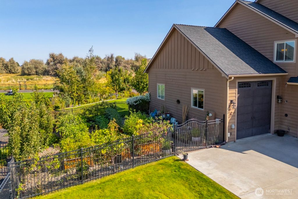 Photo of 7724 Dune Lake Road SE, Moses Lake, WA 98837 (MLS # 2516836)