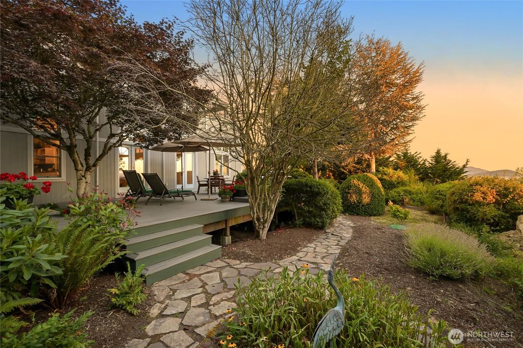 Photo of 4355 Gooding Avenue, Bellingham, WA 98226 (MLS # 2472099)