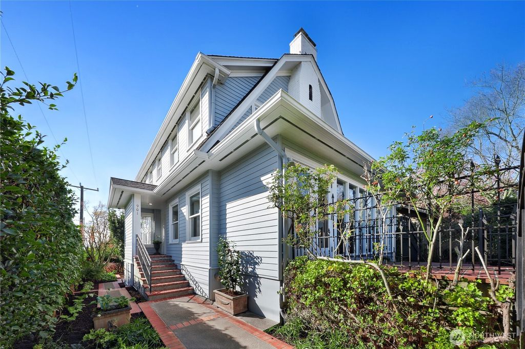 Photo of 901 11th Avenue E, Seattle, WA 98102 (MLS # 2502569)