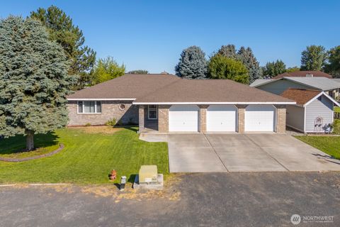 Photo of 6840 NE Partridge Dr, Moses Lake, WA 98837 (MLS # 2424385)