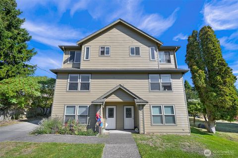 Photo of 919 921 923 24th Street, Bellingham, WA 98225 (MLS # 2436569)