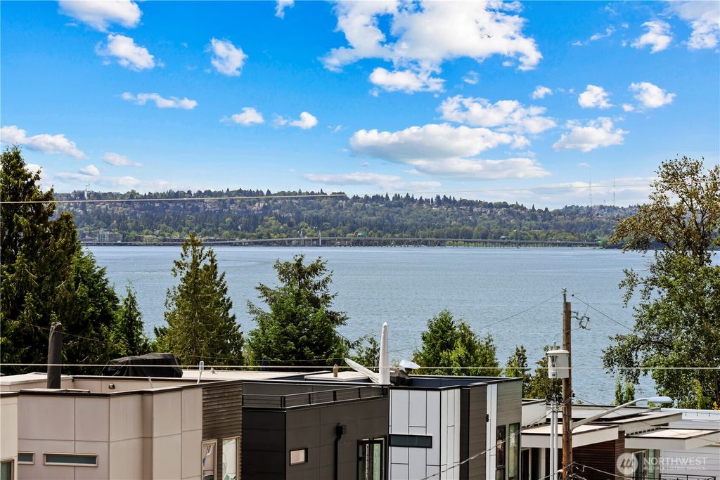 Photo of 6304 Lakeview Drive, Kirkland, WA 98033 (MLS # 2453221)