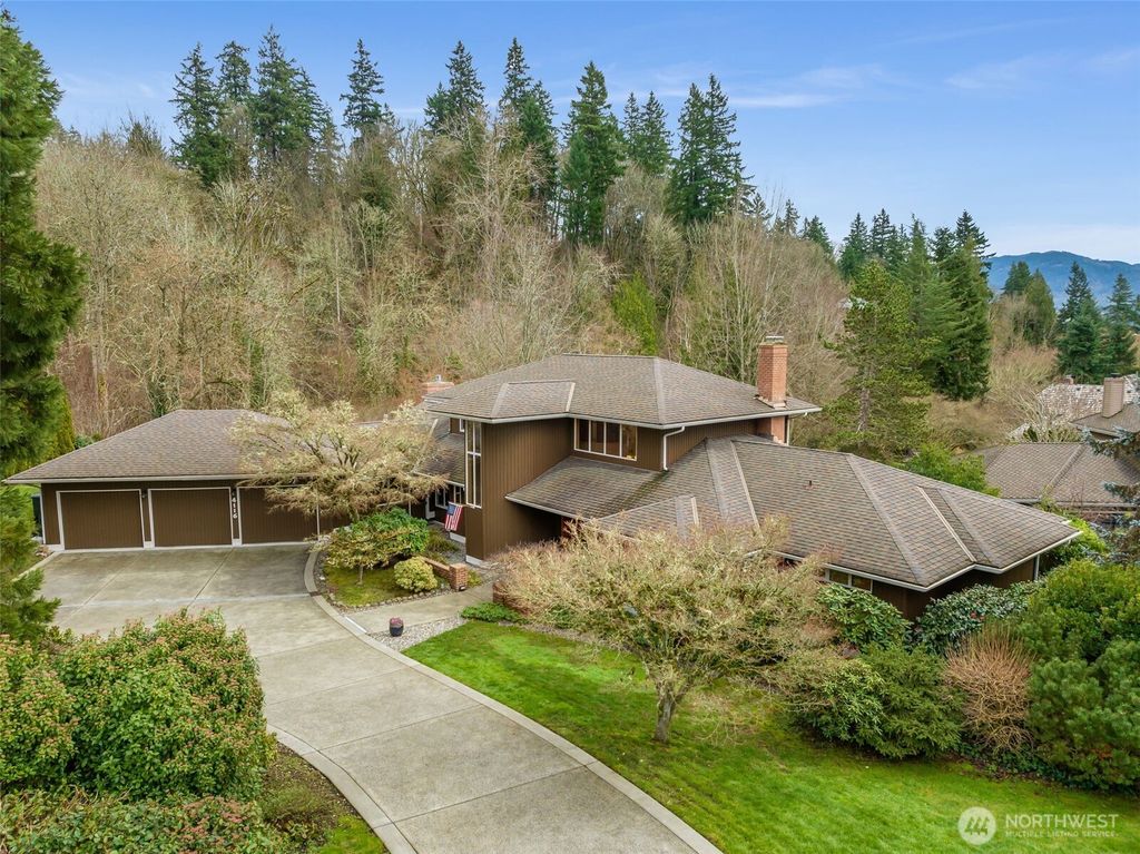Photo of 4116 205th Avenue SE, Sammamish, WA 98075 (MLS # 2476561)