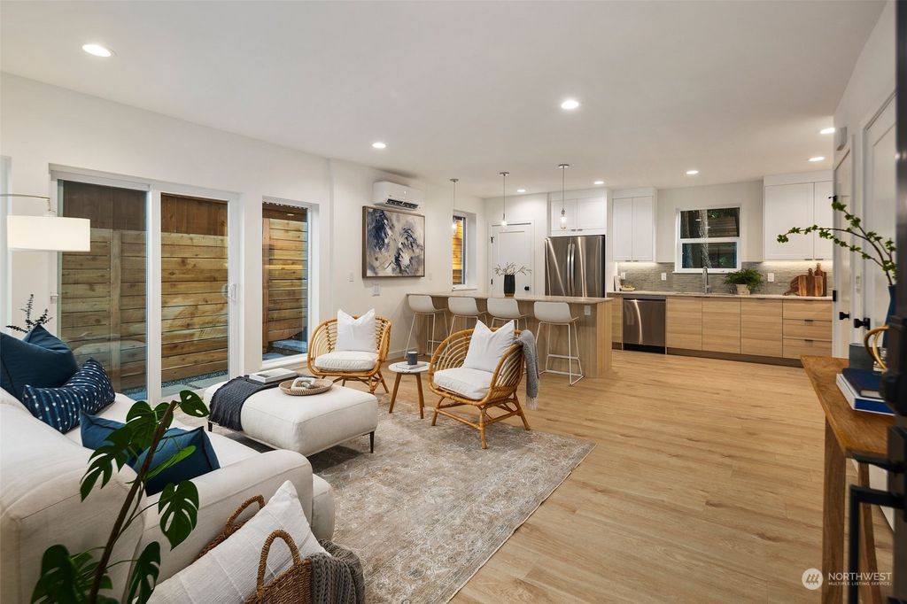 Photo of 1213 NE 104th Street, Seattle, WA 98125 (MLS # 2287576)