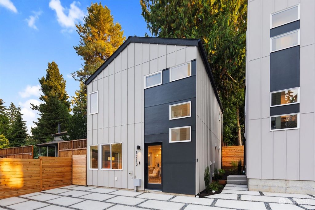 Photo of 1213 NE 104th Street, Seattle, WA 98125 (MLS # 2287576)