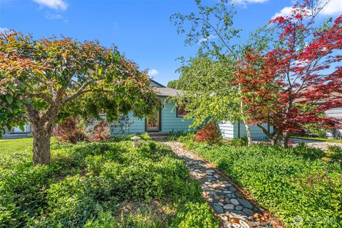 Photo of 229 W Allen Avenue, Chelan, WA 98816 (MLS # 2518092)
