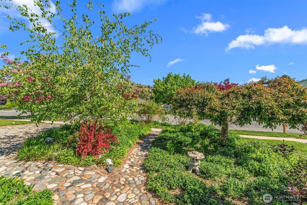 Photo of 229 W Allen Avenue, Chelan, WA 98816 (MLS # 2518092)