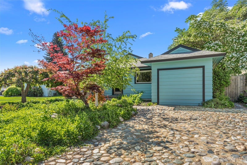229 W Allen Avenue