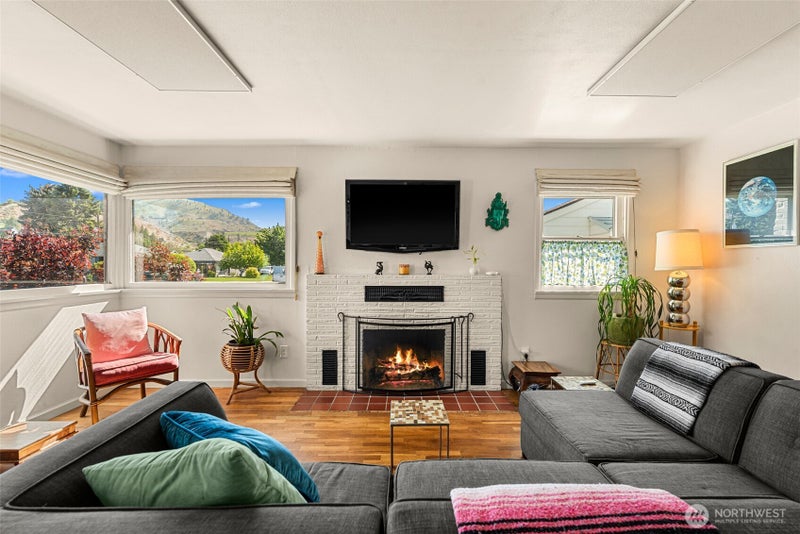 229 W Allen Avenue