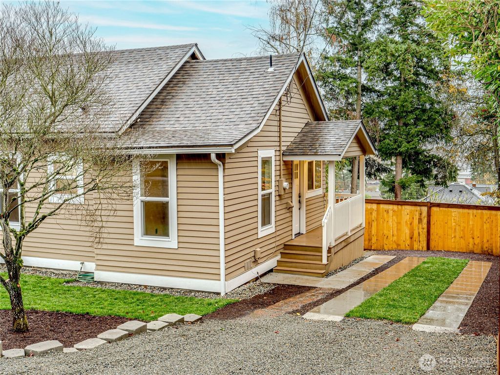 Photo of 515 Hazel Avenue N, Kent, WA 98030 (MLS # 2454058)