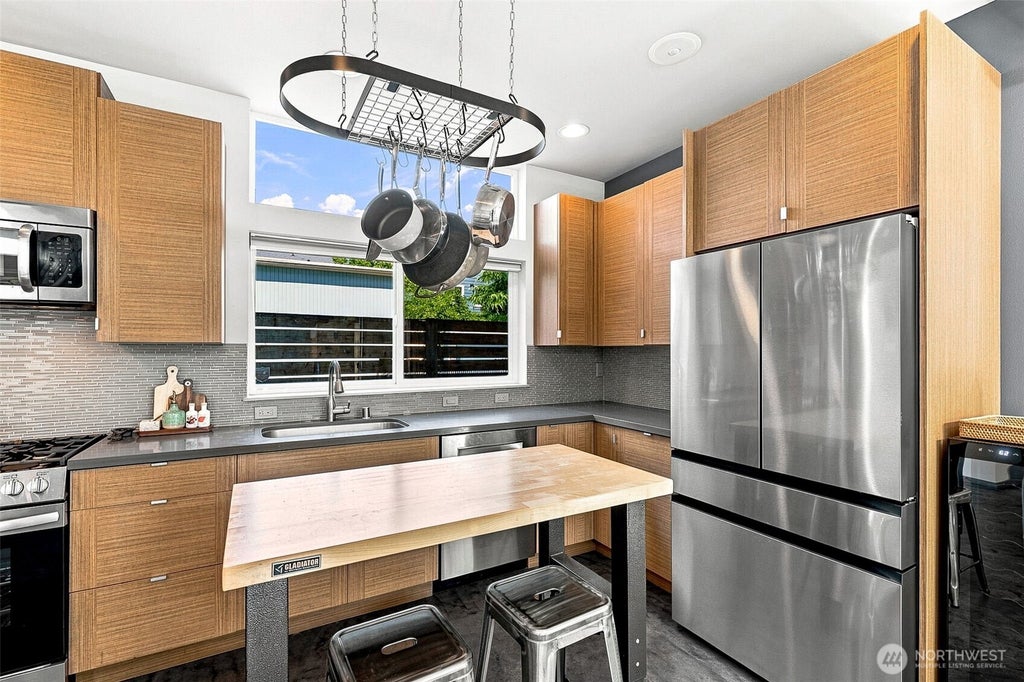 Photo of 310 21st Avenue #B, Seattle, WA 98122 (MLS # 2580887)