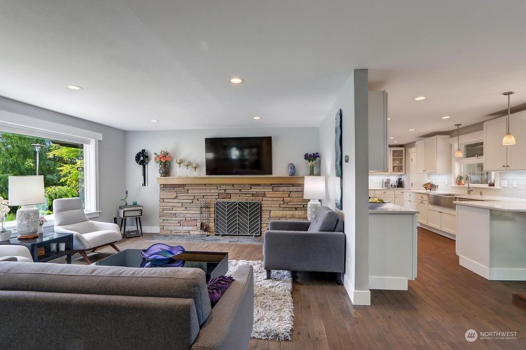 Photo of 16513 37th Avenue NE, Lake Forest Park, WA 98155 (MLS # 2076852)