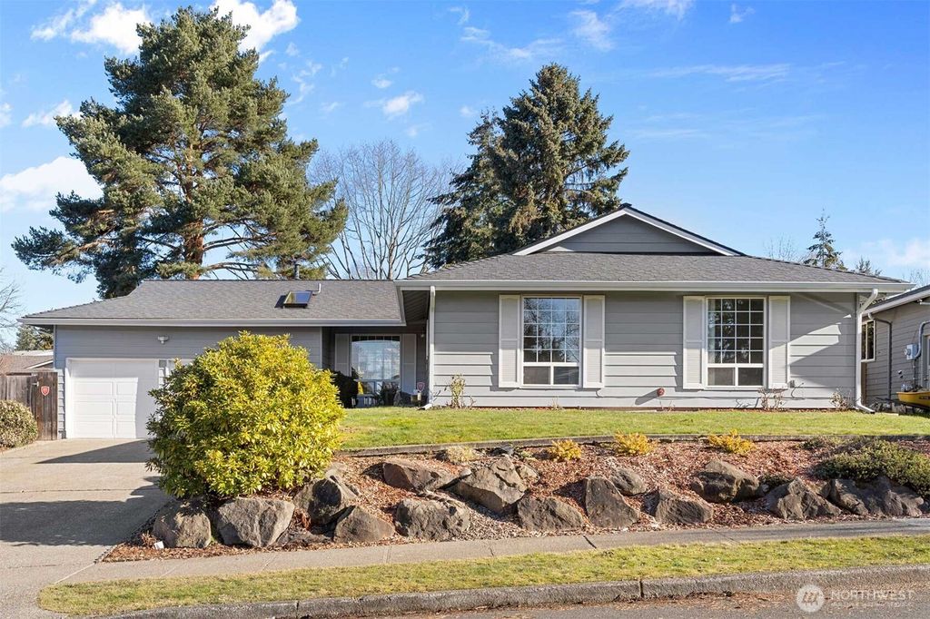 Photo of 2708 Morris Avenue S, Renton, WA 98055 (MLS # 2324423)