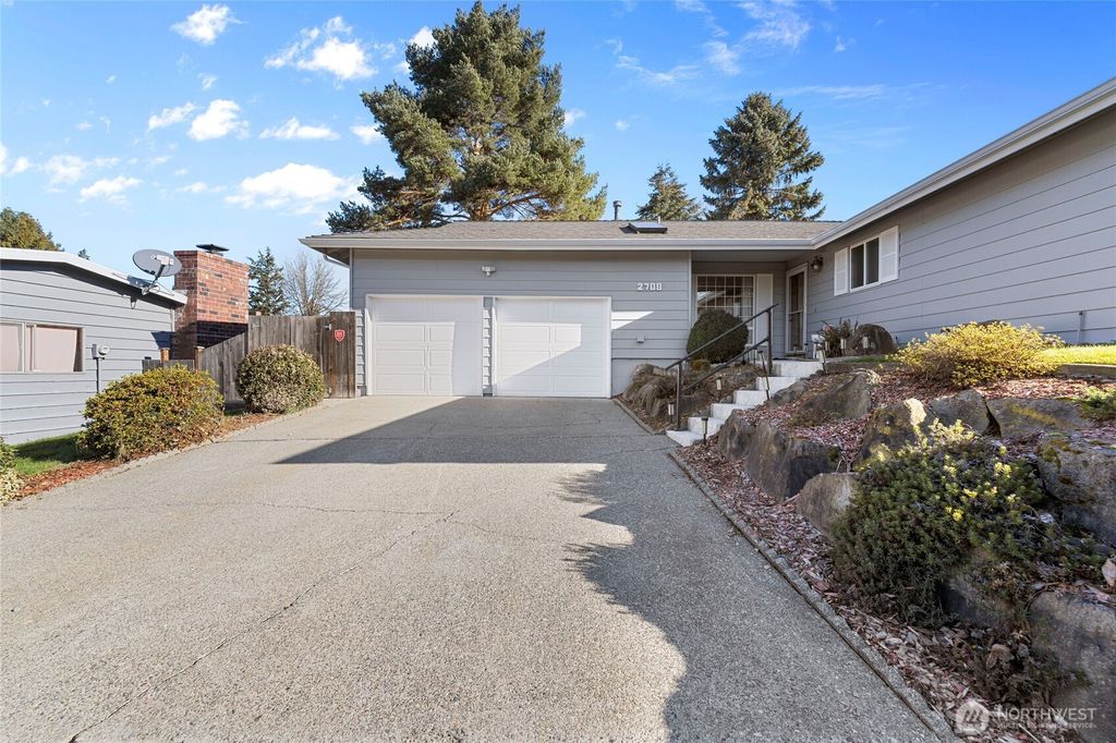 Photo of 2708 Morris Avenue S, Renton, WA 98055 (MLS # 2324423)