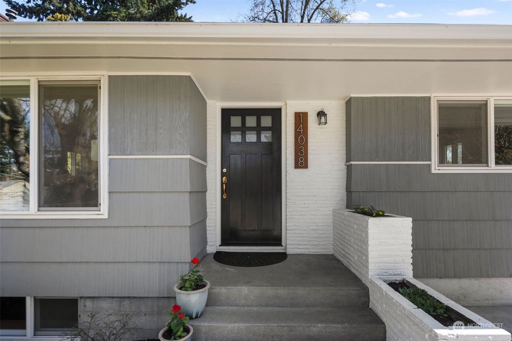 Photo of 14038 6th Avenue S, Burien, WA 98168 (MLS # 2213113)