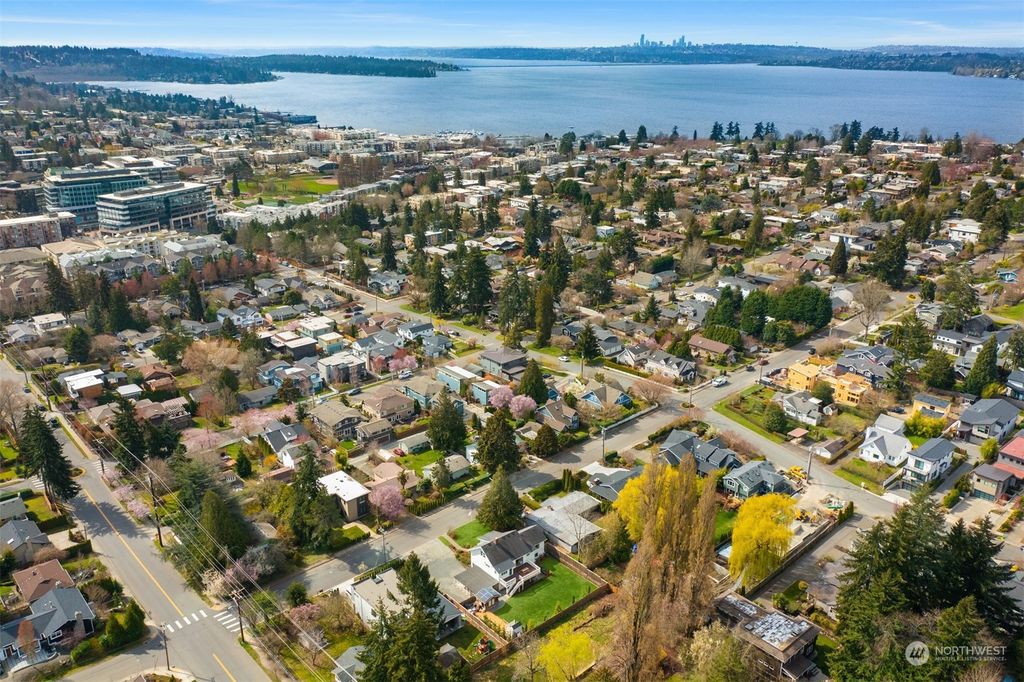 Photo of 528 10th Avenue, Kirkland, WA 98033 (MLS # 2050944)