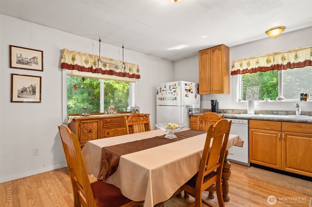 listing image 9363840355586152508