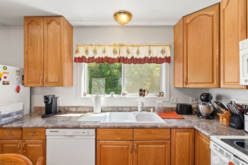 listing image 9361235265960645067