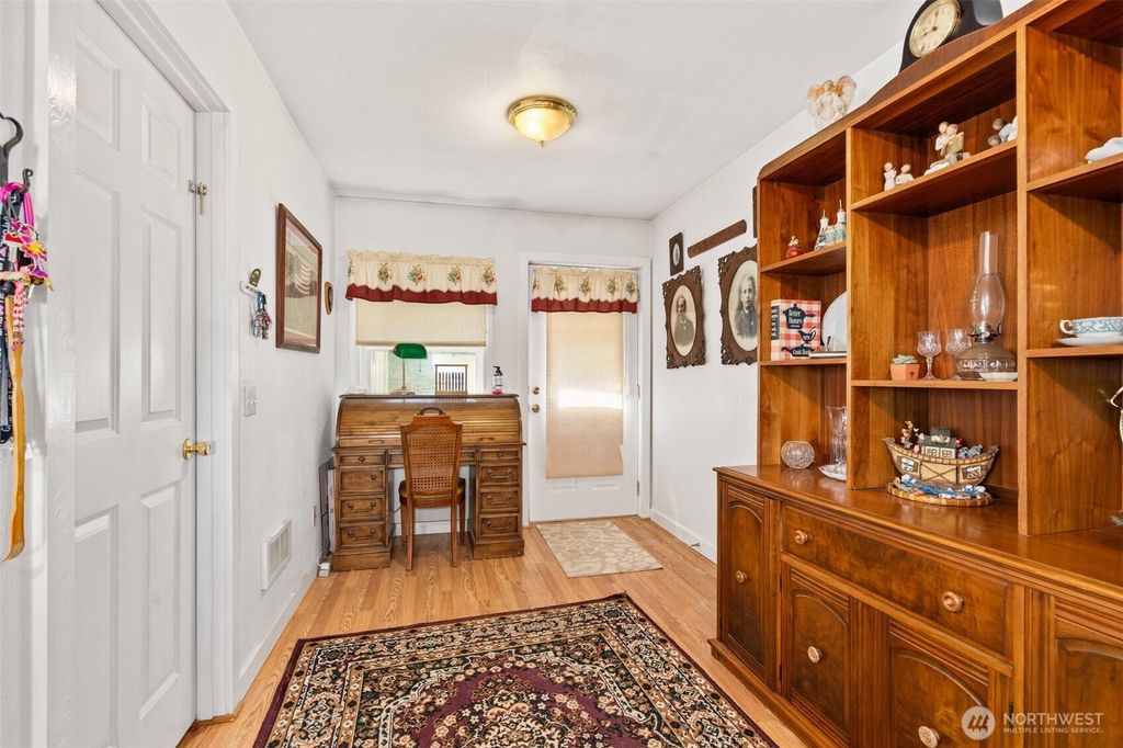 listing image 9364129604178524632