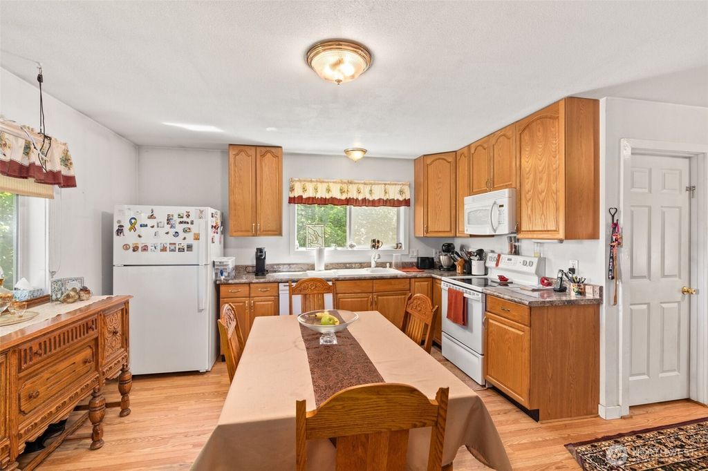 listing image 9364343174943729852