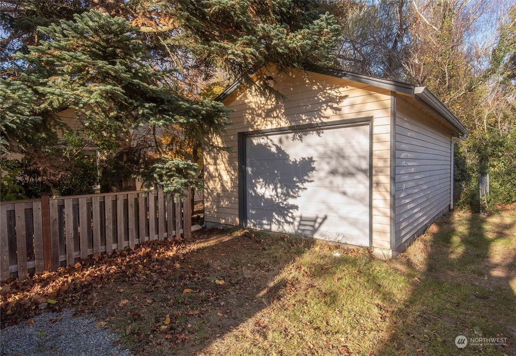 Photo of 102 E 6th Street, North Bend, WA 98045 (MLS # 2048105)