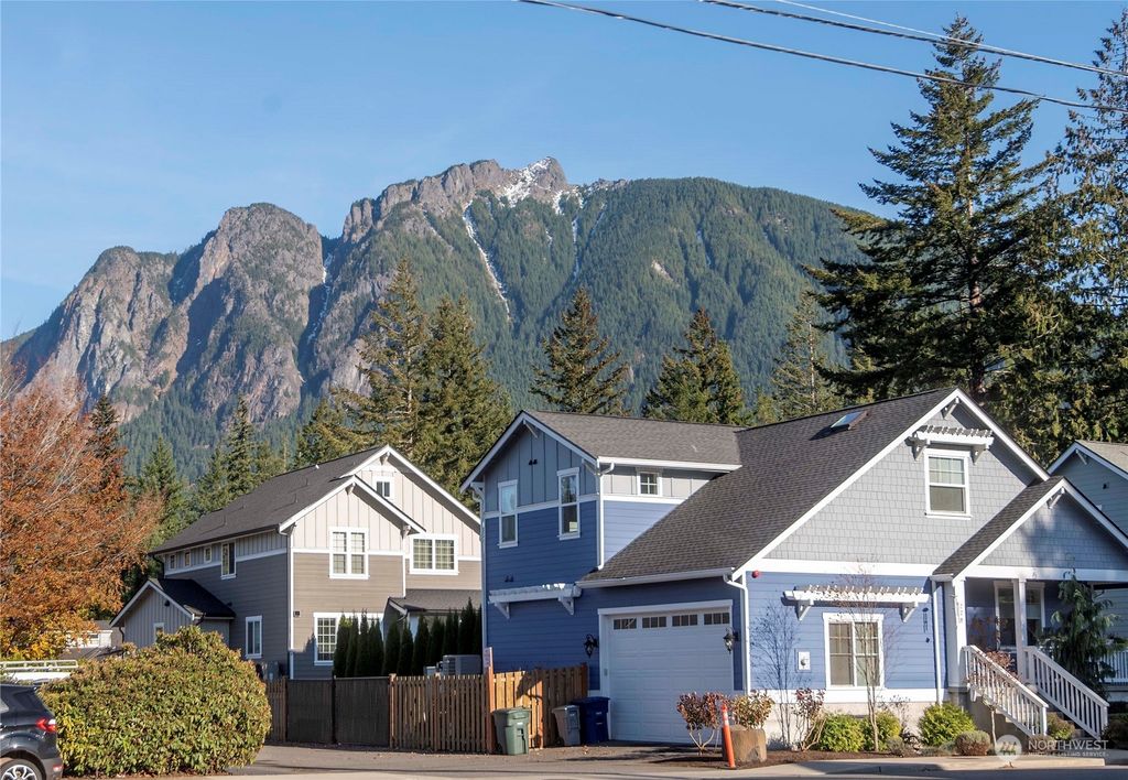 Photo of 102 E 6th Street, North Bend, WA 98045 (MLS # 2048105)