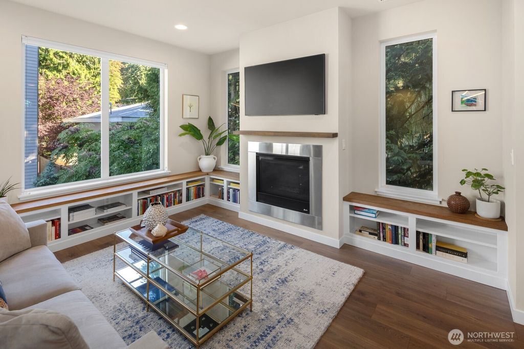 Photo of 1523 NE 172nd Street, Shoreline, WA 98155 (MLS # 2433051)