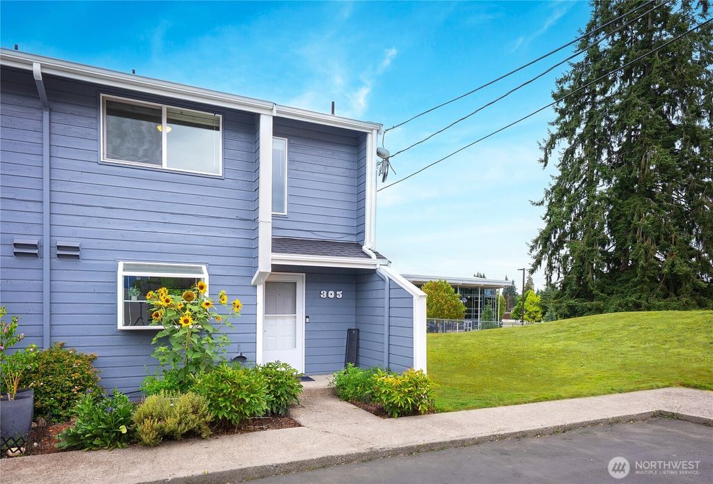 Photo of 702 5th Street #C305, Snohomish, WA 98290 (MLS # 2409922)