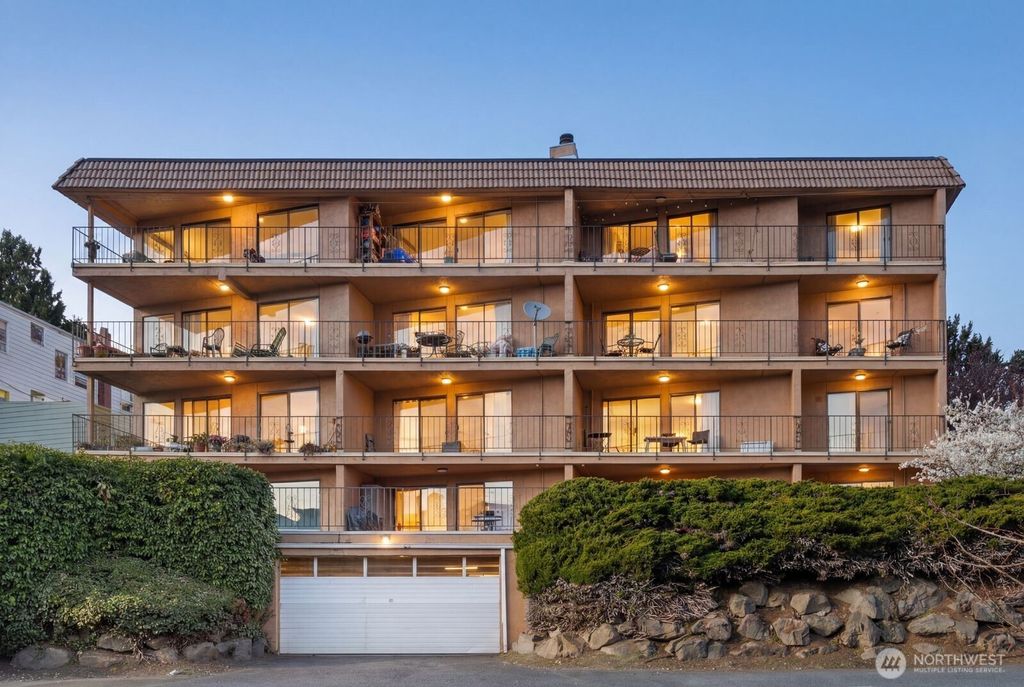 Photo of 3905 4th Avenue NE #301, Seattle, WA 98105 (MLS # 2485359)