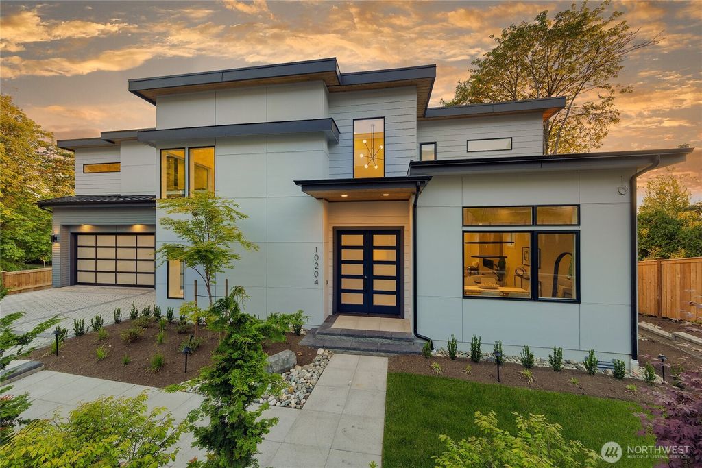 Photo of 10204 NE 43rd Street, Kirkland, WA 98033 (MLS # 2391749)