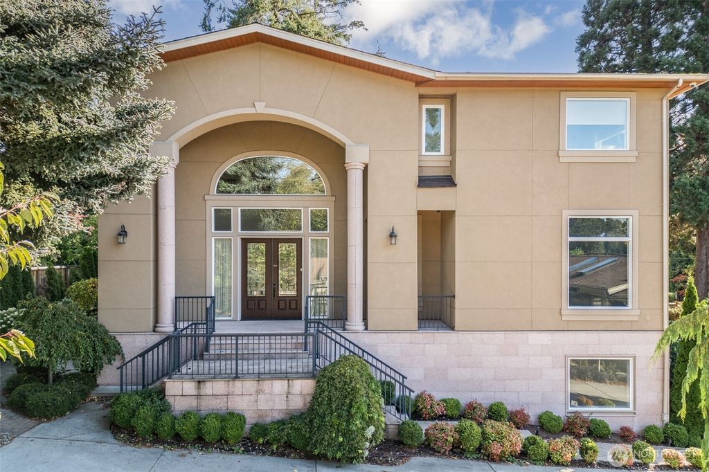 Photo of 9426 Lake Washington Boulevard NE, Bellevue, WA 98004 (MLS # 2422294)